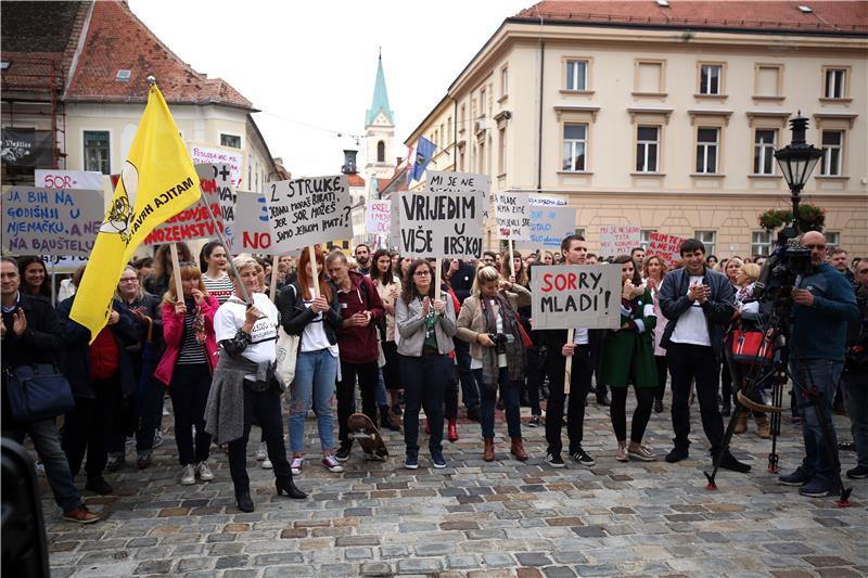 Prosvjed Inicijative 'Vrijedim više' pod nazivom 'Od mjere do barijere - Mladi vrijede više'