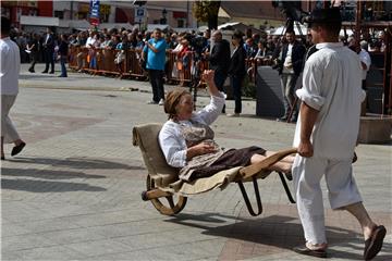 U svečanom mimohodu 52. Vinkovačkih jeseni oko 4.000 čuvara tradicijske baštine