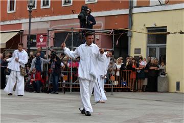 U svečanom mimohodu 52. Vinkovačkih jeseni oko 4.000 čuvara tradicijske baštine