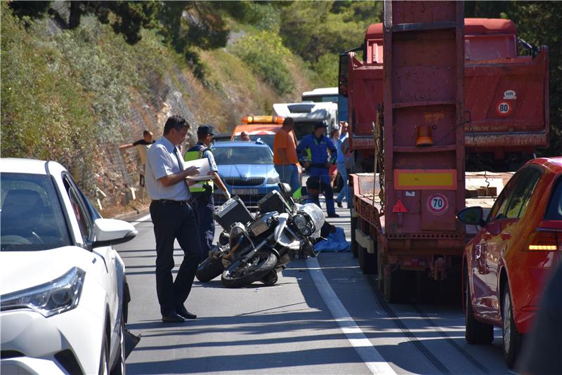 Dubrovnik: u prometnoj nesreći stradala vozačica motocikla