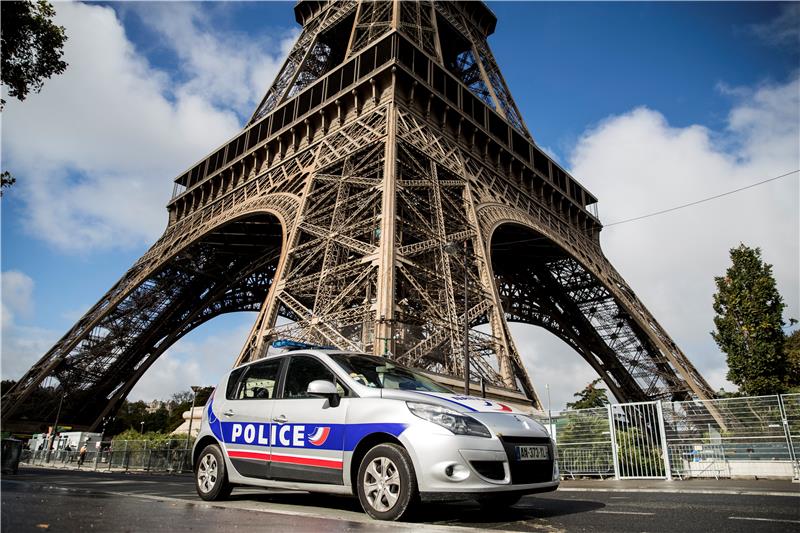 FRANCE EIFFEL TOWER SECURITY FENCE