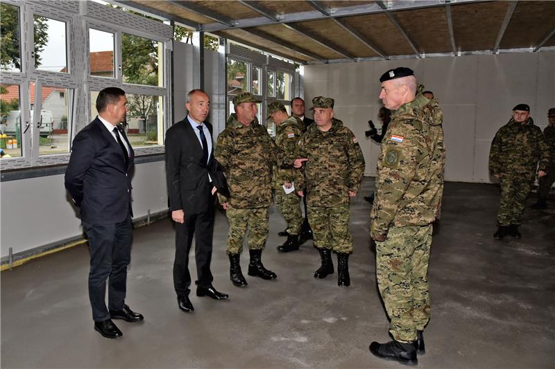 Ministar Krstičević obišao radove u vojarni 204. Vukovarske brigade