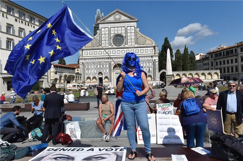 May predložila prijelazno razdoblje od dvije godine nakon Brexita