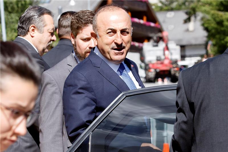 Cavusoglu u BiH tražio bojkot Gulenovih škola