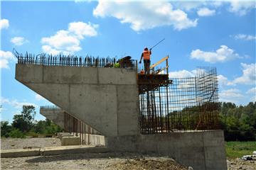 BiH neće dobiti bespovratna sredstva EU-a za infrastrukturne projekte dok ne uvede trošarine na gorivo