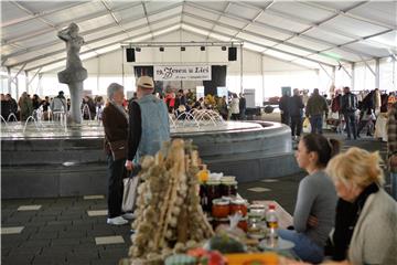 Otvorena izložba tradicijskih proizvoda "Jesen u Lici"