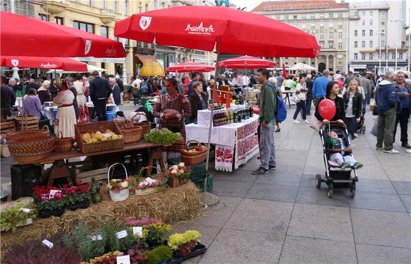 Sajam Retro tržnica na središnjem zagrebačkom trgu 