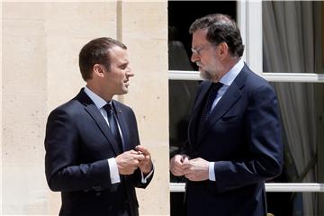 Macron izrazio Rajoyu "privrženost jedinstvu" Španjolske, Gabriel poziva na poštivanje španjolskog ustava