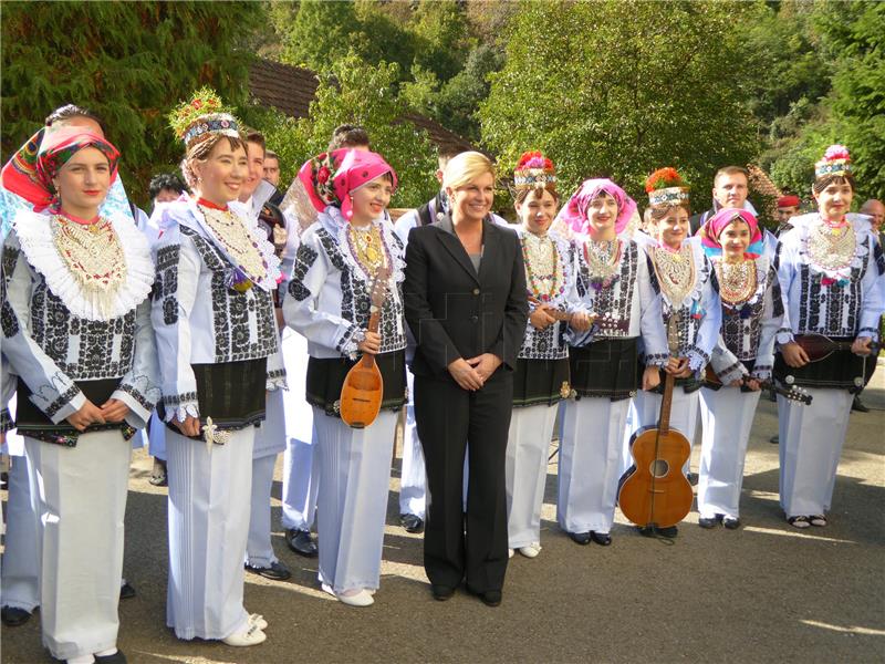 Croatian president visits ethnic Croat community in west Romania