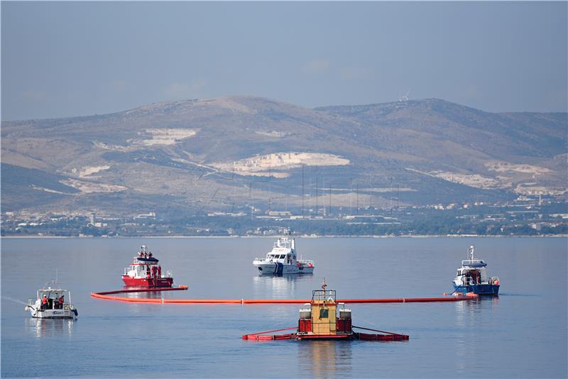 U Kaštelanskom zaljevu pokazna vježba suzbijanja onečišćenja mora "Jadran 2017"