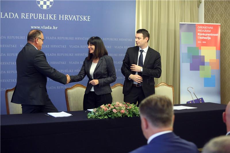 Divjak: Agreements mean 101 young researchers can remain in Croatia