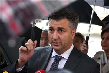 Plenković kani papu Franju pozvati u Hrvatsku