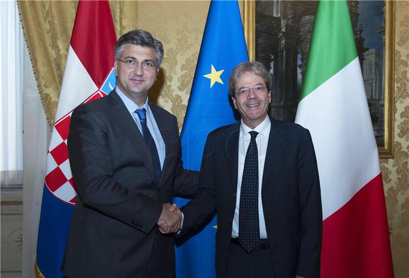 Plenković se sastao s Hrvatima u Italiji, neformalno se susreo s talijanskim premijerom Gentilonijem