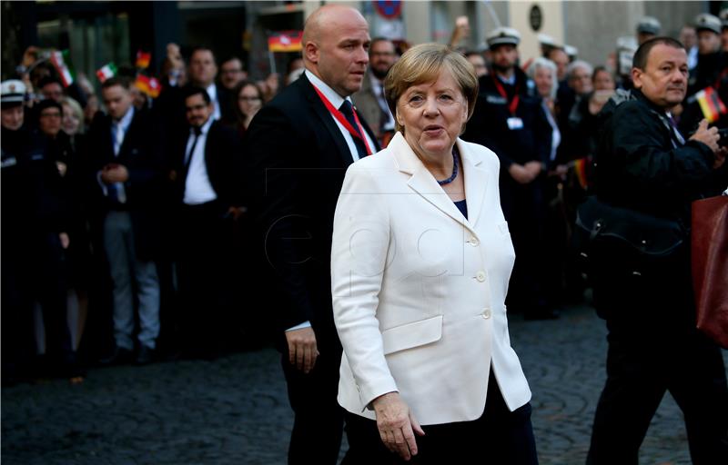 Merkel i službeno najavila pregovore s liberalima i zelenima