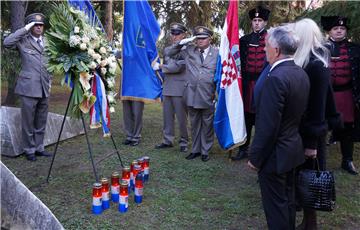 Za Dan neovisnosti u Čakovcu vijenci i svijeće za poginule branitelje