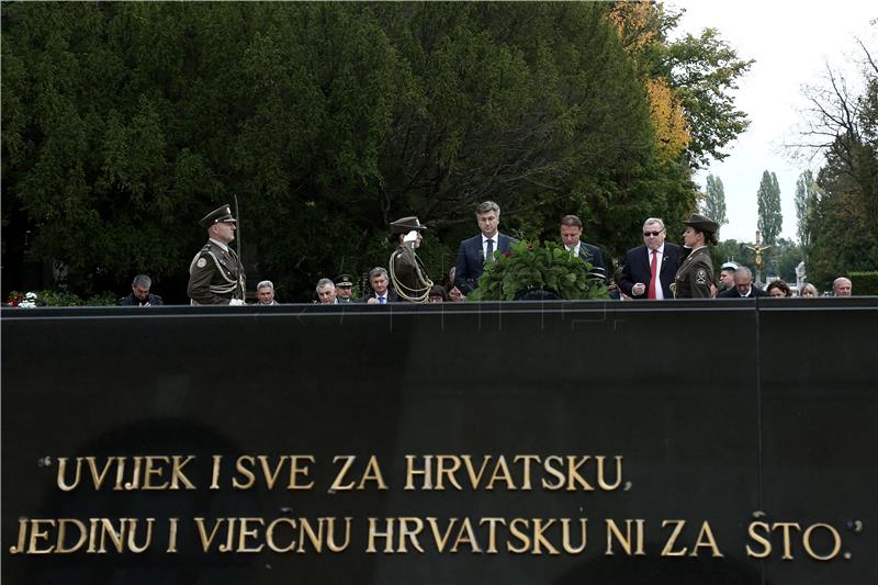 Uz Dan neovisnosti, vijenci visokih državnih izaslanstava za poginule branitelje na Mirogoju 