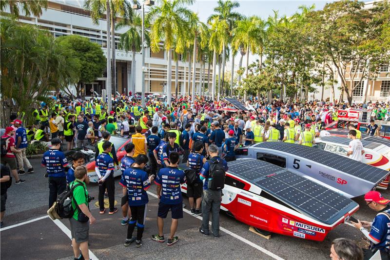 Automobili na solarni pogon započeli utrku preko Australije