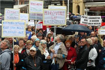 Croatian pensioners protest in five cities