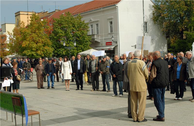 Croatian pensioners protest in Slavonski Brod