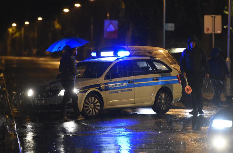 Muškarac u Splitu prijeti da će se ubiti aktiviranjem bombe