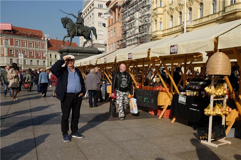 3. sajam zimnice i autohtonih proizvoda na Trgu bana Jelačića