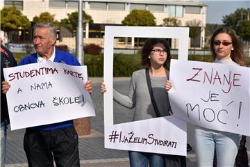 Vukovar: prosvjed zbog ukidanja subvencije studentima za prijevoz