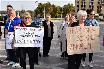 Vukovar: prosvjed zbog ukidanja subvencije studentima za prijevoz