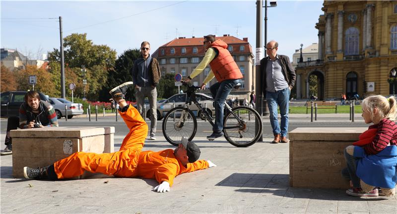 Točno u podne BADco. odao počast Tomislavu Gotovcu