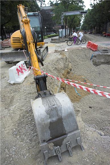 Na zemljištu tajnice Ministarstva graditeljstva protuzakonito izvođeni građevinski radovi  