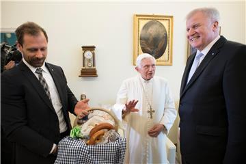 Brat opovrgava da je Benedikt XVI. teško bolestan