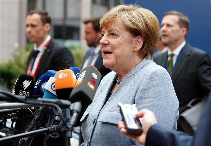 Merkel za cijepljenje, ali protiv obveze cijepljenja