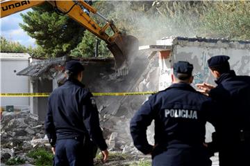 Građevinska inspekcija započela s rušenjem objekata na plaži u Splitu