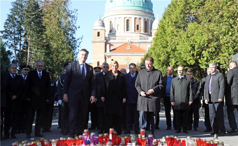 Najviši državni dužnosnici položili vijence na Mirogoju