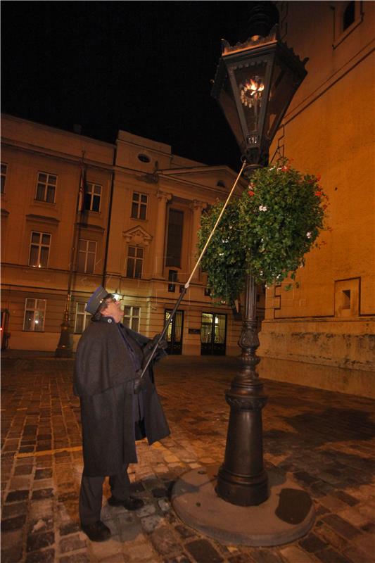 Bandić pustio u rad dvije replike najstarijih plinskih lantern