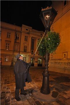 Bandić pustio u rad dvije replike najstarijih plinskih lantern