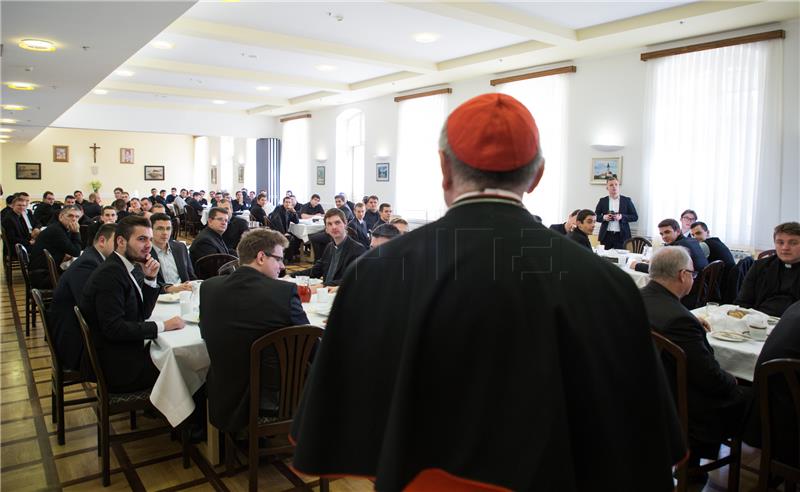 Kardinal Parolin bogoslovima: Ne bojte se velikodušno dati svoj život Gospodinu