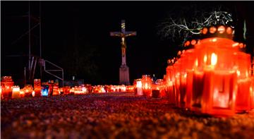 Zagrebačko groblje Mirogoj uoči blagdana Svi sveti