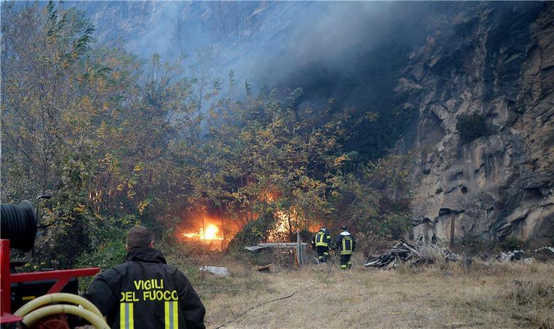 Italy thanks Croatia for sending firefighting planes to put out wildfires