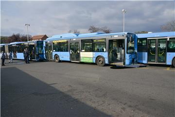 Sudar tri ZET-ova autobusa na autobusnom okretištu Črnomerec