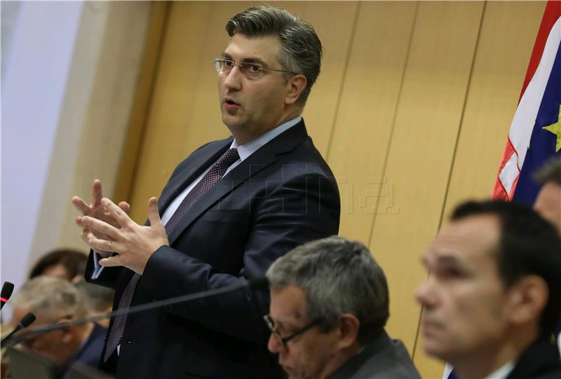 Plenković odbacio prozivke da se Vlada ne određuje o ustaškom režimu