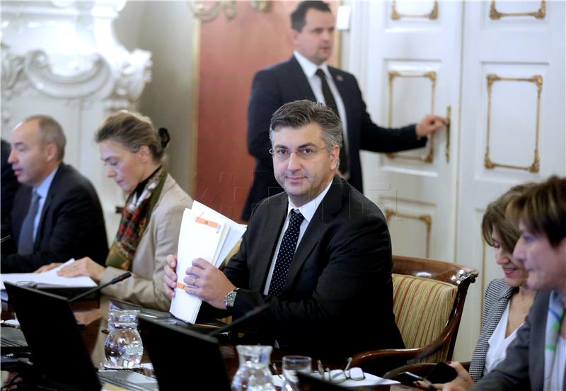 VLADA Plenković: S investitorima se razgovara o refinanciranju 1,3 mlrd eura cestarskih dugova