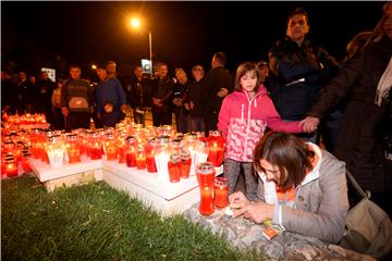 Paljenje svijeća za Vukovar u Splitu