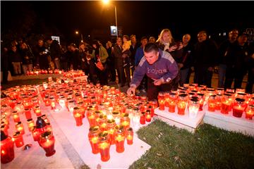 Paljenje svijeća za Vukovar u Splitu