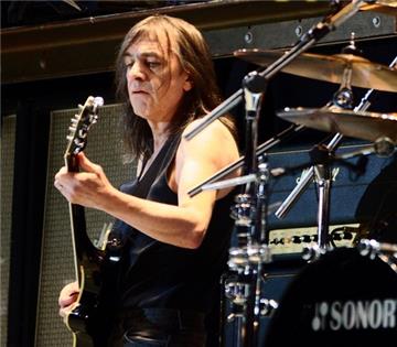 Preminuo Malcolm Young, jedan od osnivača AC/DC-a