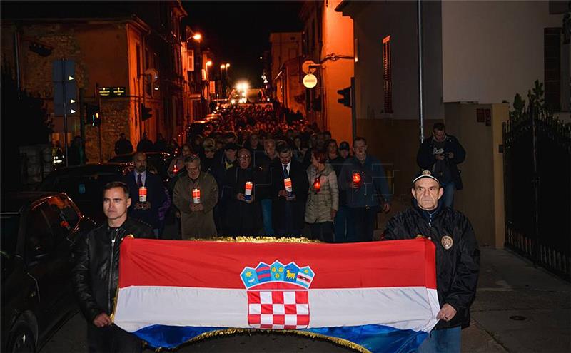 VUKOVAR U Puli mimohodom sjećanja odana počast žrtvama Grada heroja