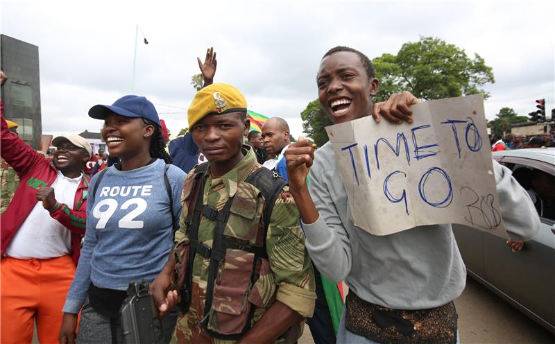 Mugabe na razgovorima s vojskom, Zanu-PF odlučuje o njegovoj sudbini