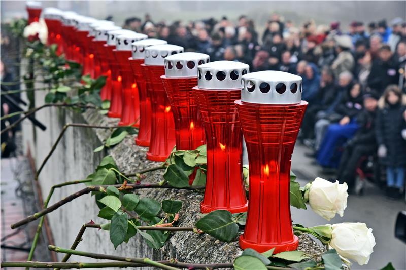 Residents of Vukovar mourn people killed in Borovo Naselje 26 years ago