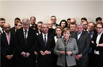 Merkel se nakon propasti pregovora u utorak suočava s izazovima u parlamentu 