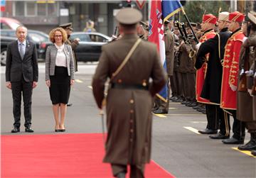  Ministar obrane RH s makedonskom kolegicom Radmilom Škerinskom-Jankovskom