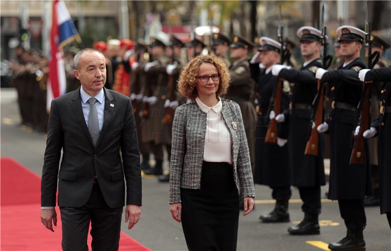 Croatian, Macedonian defence ministers talk cooperation